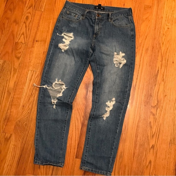 👖FOREVER 21 Distressed Denim Jeans - Picture 1 of 10